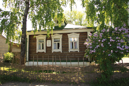 Вид на Дом-музей Сергея Есенина